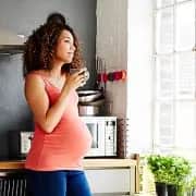 Karmienie piersią z implantami - czy to bezpieczne dla dziecka?