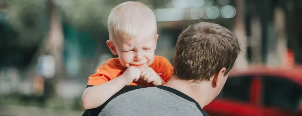 Dlaczego dziecko błaznuje? Zrozumienie jego emocji i potrzeb