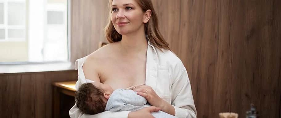 Jak karmić dziecko piersią: 10 praktycznych wskazówek dla mam