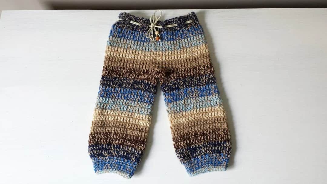 Jak zrobić spodenki na drutach dla niemowlaka: Prosty poradnik