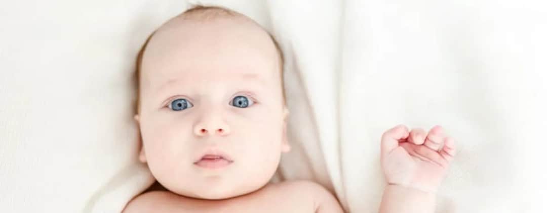 Rozwój wzroku niemowlęcia: od narodzin do pełnej ostrości